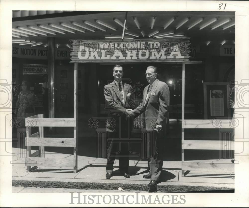 1956 Press Photo George Lewis, Jay N. Houck under Welcome To Oklahoma sign- Historic Images