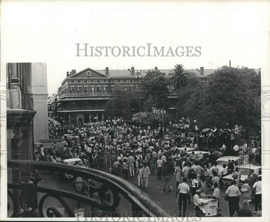 1969 Press Photo Crowds gather at the Jazzman Memorial Mass in New Orleans-Historic Images