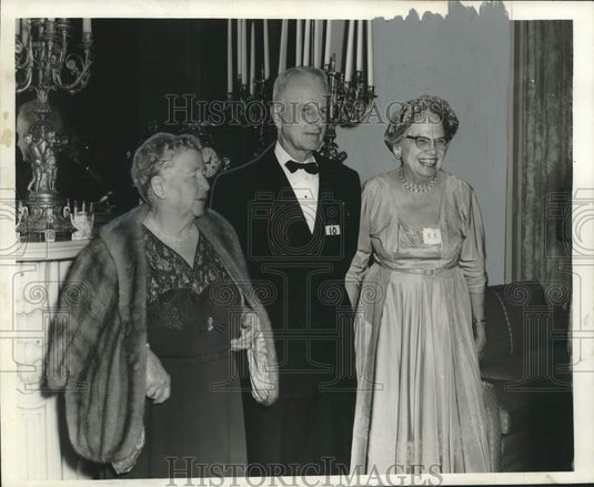 1959 Press Photo Gen. Junius D. Jones & attendees to an Orleans Club dinner-Historic Images