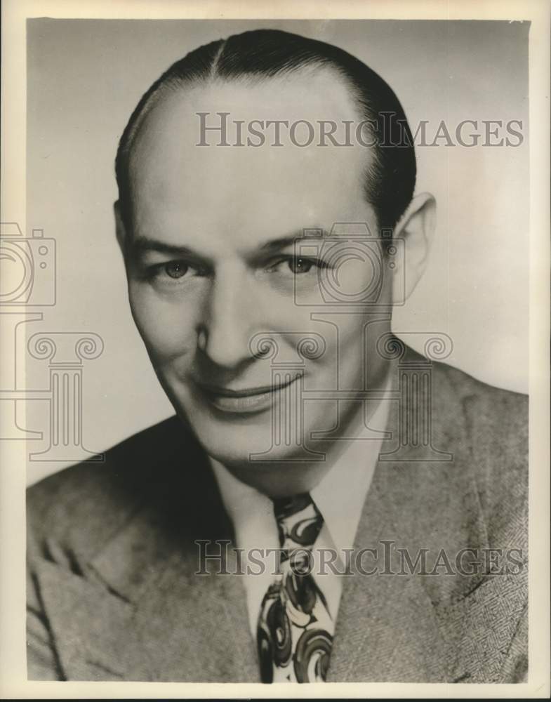 1951 Press Photo Sportscaster Ted Husing of &quot;The Ted Husing Show&quot; - nox28688-Historic Images