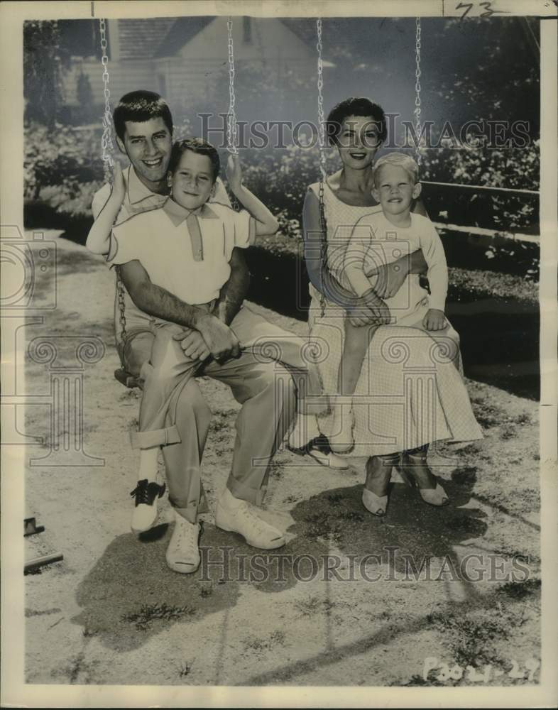 1957 Press Photo Actor Jerry Lewis, Wife Patti and Sons - nox29488- Historic Images