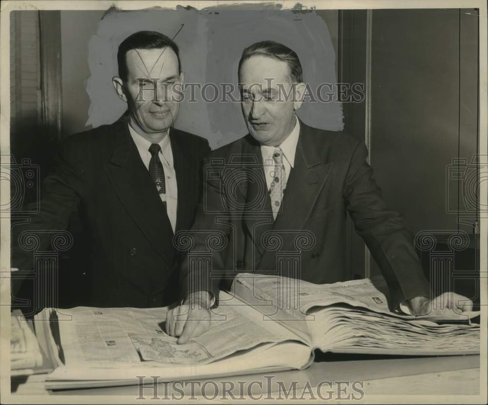 1956 Press Photo Associate Editor of &quot;New Orleans States&quot; Russell F. Kintzley - Historic Images