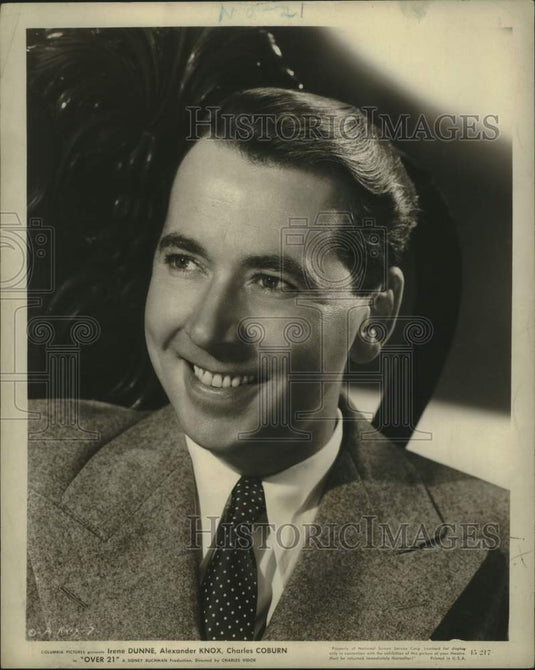 1948 Press Photo Actor Alexander Knox of "Over 21" - Historic Images