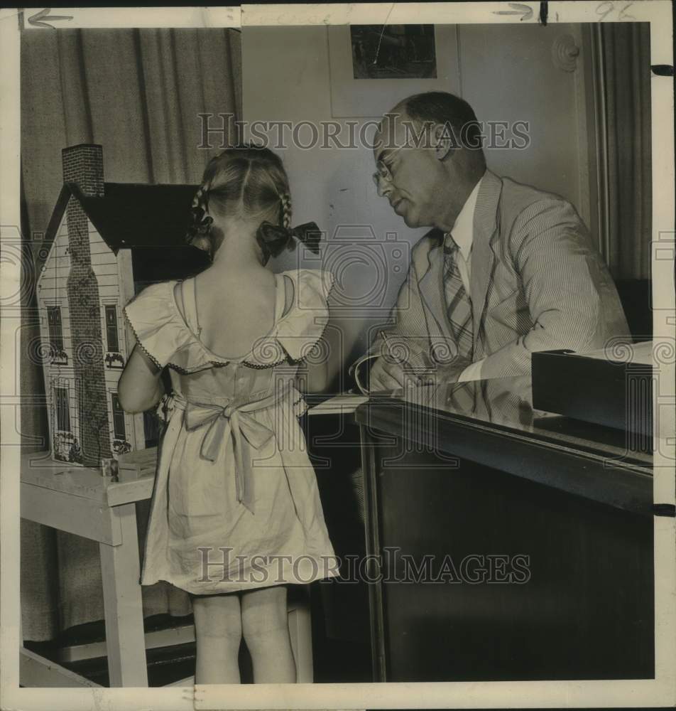 1949 New Orleans Children&#39;s Psychiatric Clinic Director &amp; Client - Historic Images