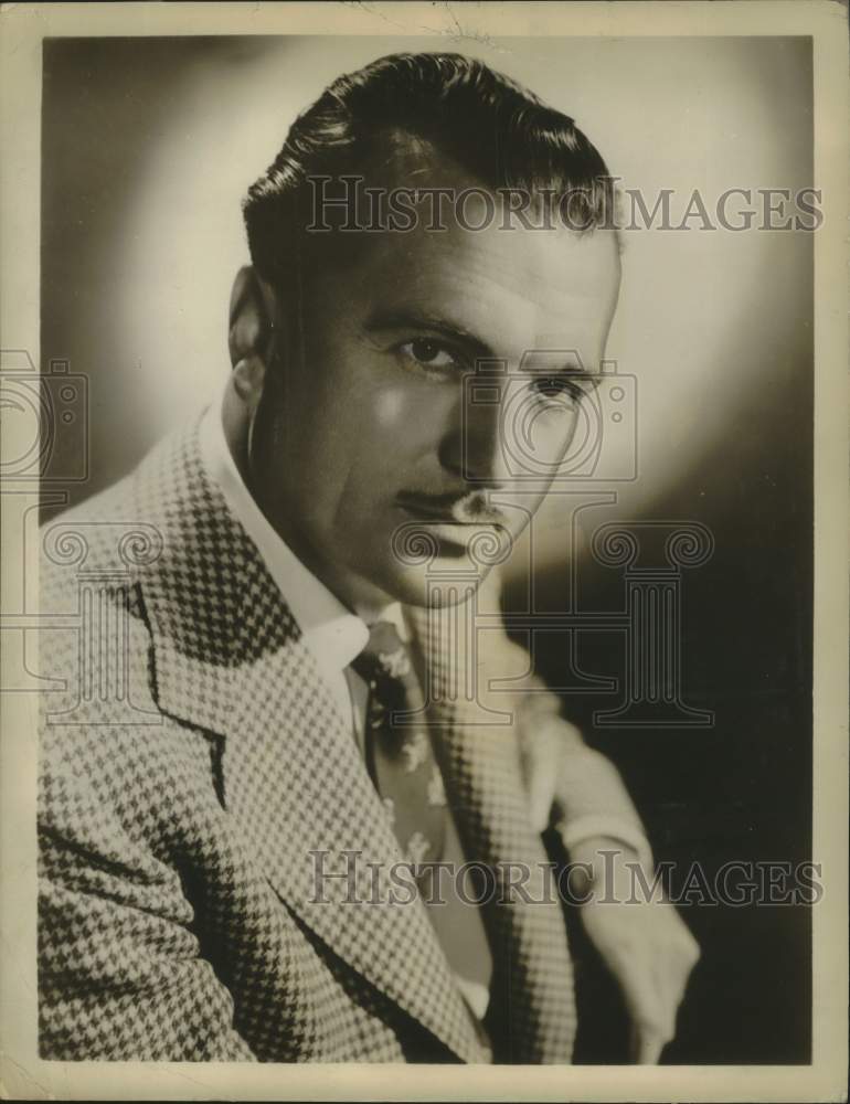 1949 Press Photo Actor John Loder of &quot;O Mistress Mine&quot; - nox30505-Historic Images