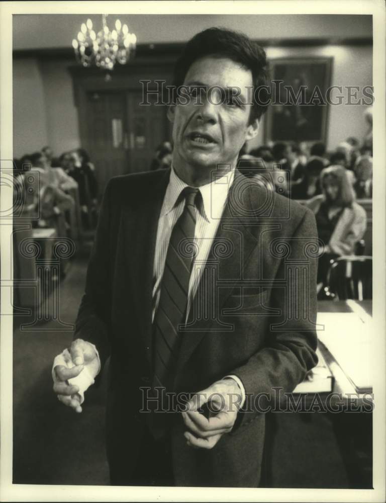 1987 Press Photo Actor Rob Leibman as Attorney on CBS Special - nox30674-Historic Images