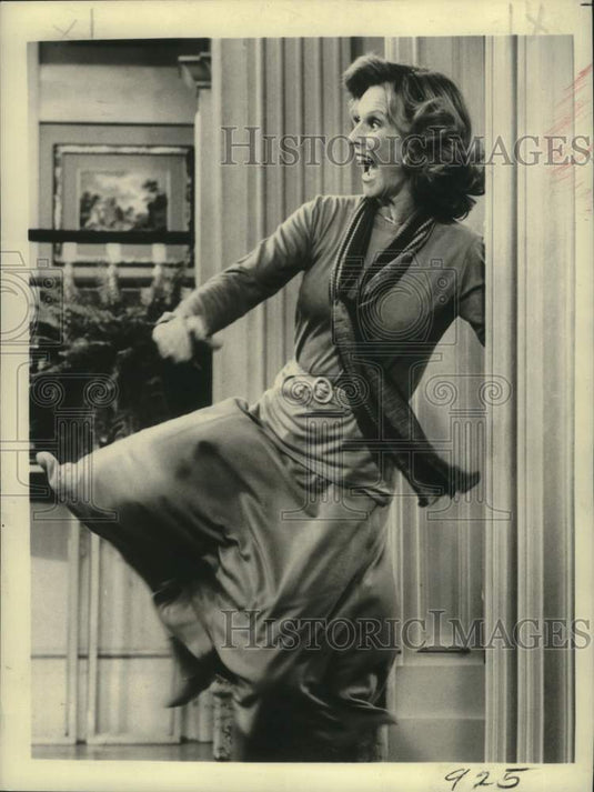 1975 Press Photo Actress Cloris Leachman in "Phyllis" - Historic Images