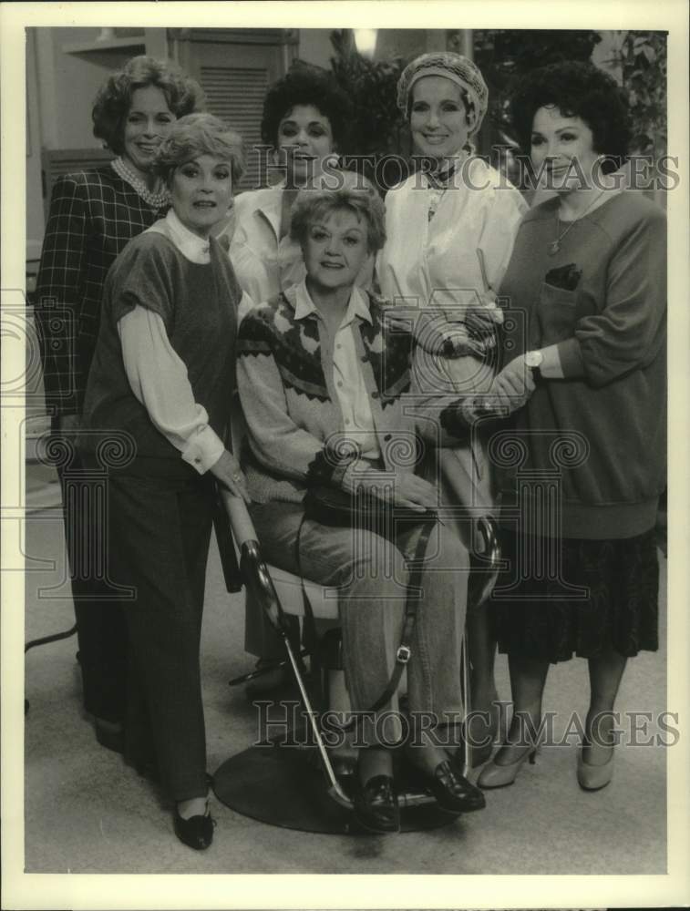 1989 Press Photo Cast of &quot;Murder, She Wrote&quot; on the set. - nox30914-Historic Images