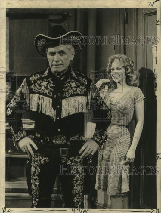 1978 Press Photo Actors Ted Knight, Cissy Colpitts in "The Ted Knight Show" - Historic Images