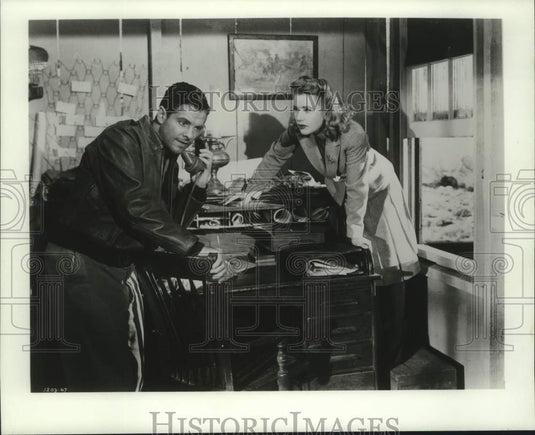 1989 Press Photo Robert Cummings and Priscilla Lane in "The Saboteur." - Historic Images