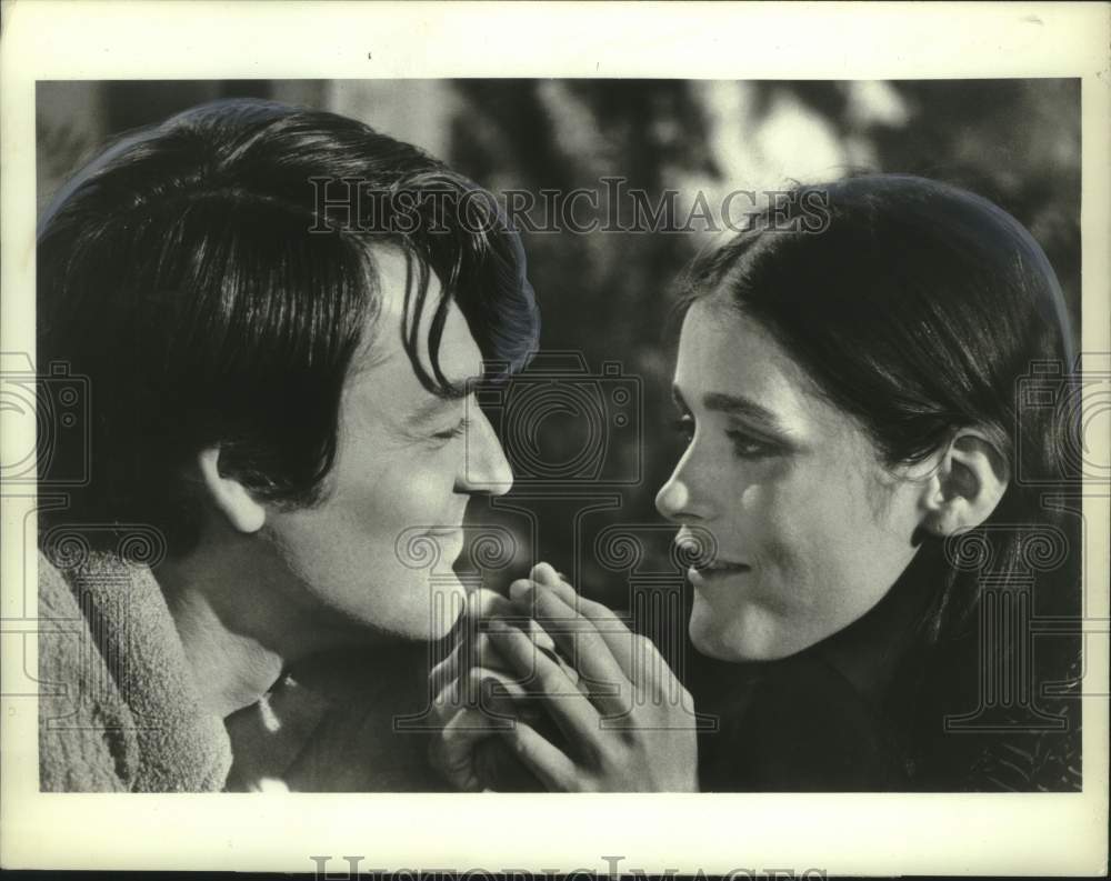 1972 Press Photo Actors Hal Holbrook, Margot Kidder in &quot;Suddenly Single&quot;-Historic Images