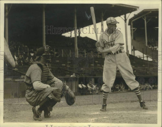 1967 Press Photo New Orleans Pelicans Bill Hart at bat. - nox31642-Historic Images