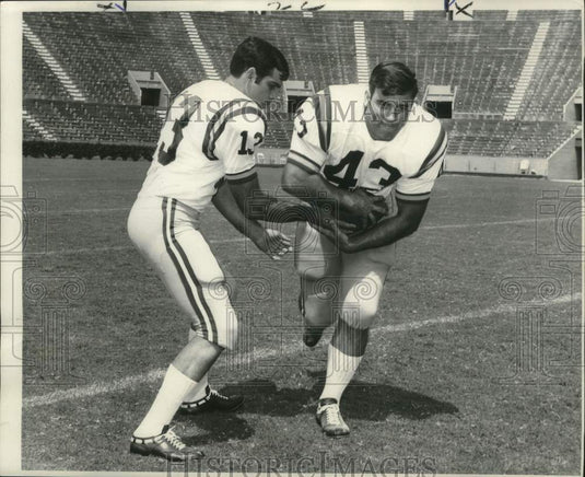 1969 Press Photo Tigers Quarterback Mike Hillman & fullback Eddie Ray.- Historic Images