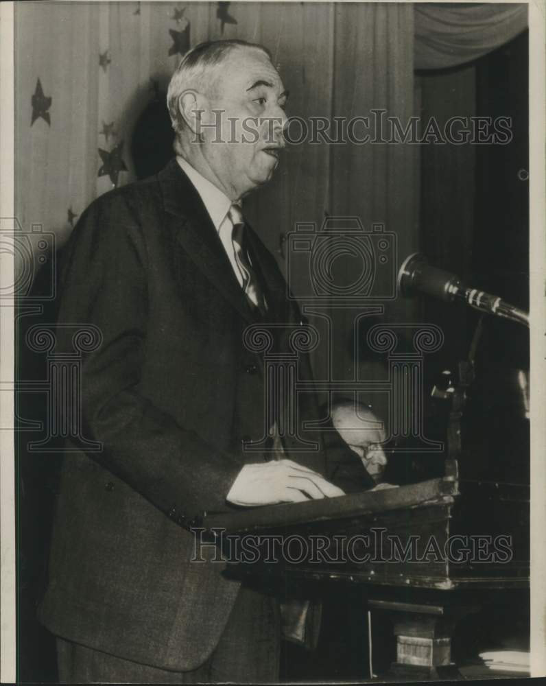 1945 Robert R. McCormick seconds motion at a special meeting of AP. - Historic Images