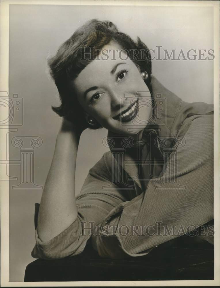 1956 Singer Gisele MacKenzie of &quot;Your Hit Parade&quot; - Historic Images