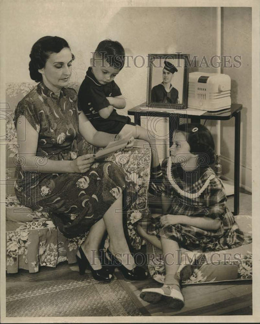 1950 Press Photo New Orleans, Mrs. Mathew Long Jr. with Children, Mat, Pam-Historic Images