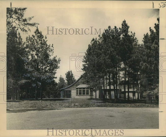 1948 Press Photo A summer party getaway, a park clubhouse right off the highway-Historic Images