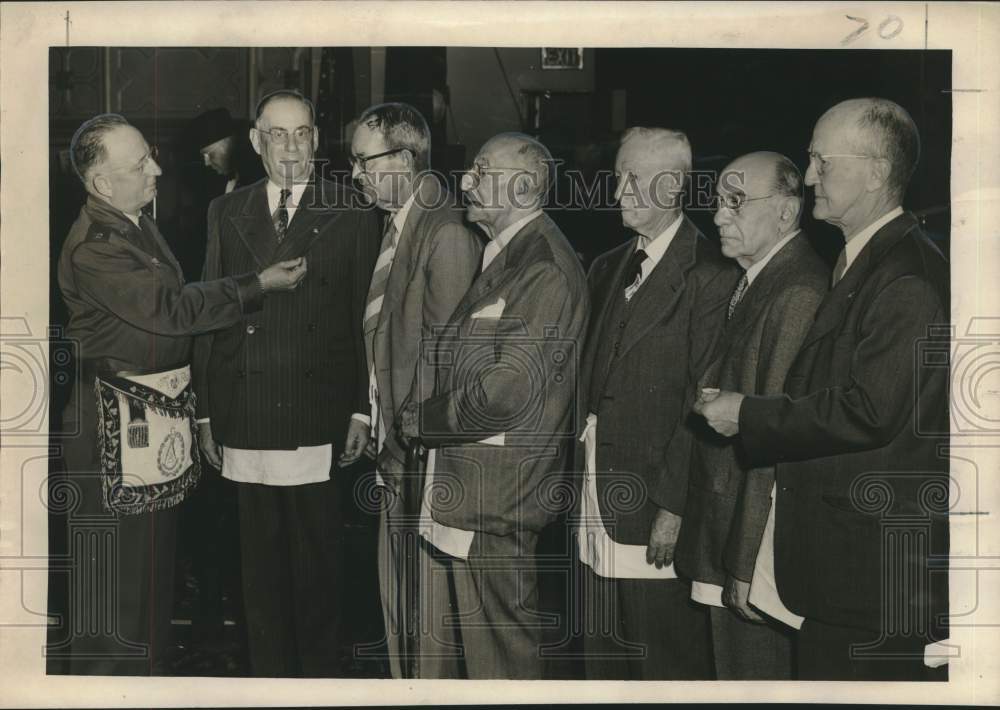 1952 Press Photo Six Master Masons of 50 years are awarded gold pins - nox32880-Historic Images