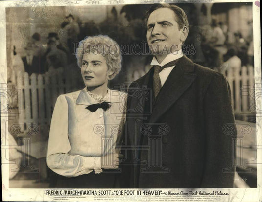 Press Photo Actors Martha Scott, Fredric March in "One Foot in Heaven" - Historic Images
