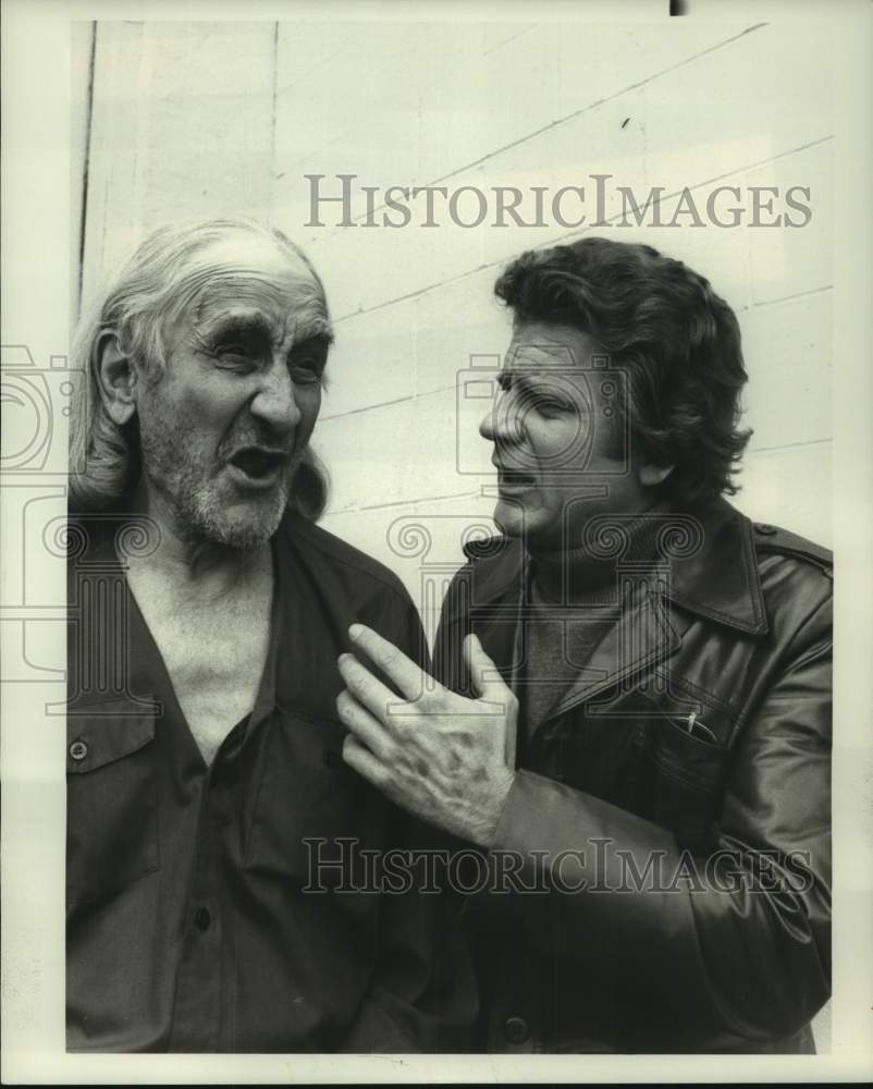 1977 Press Photo Actors Victor Jory, Robert Foxworth, &quot;Tales of the Unexpected&quot; - Historic Images