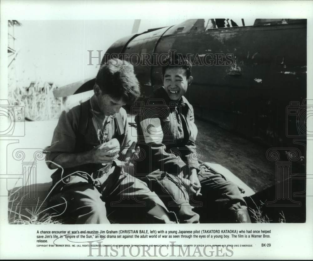 1987 Press Photo Actors Christian Bale, Takatoro Kataoka in "Empire of the Sun" - Historic Images
