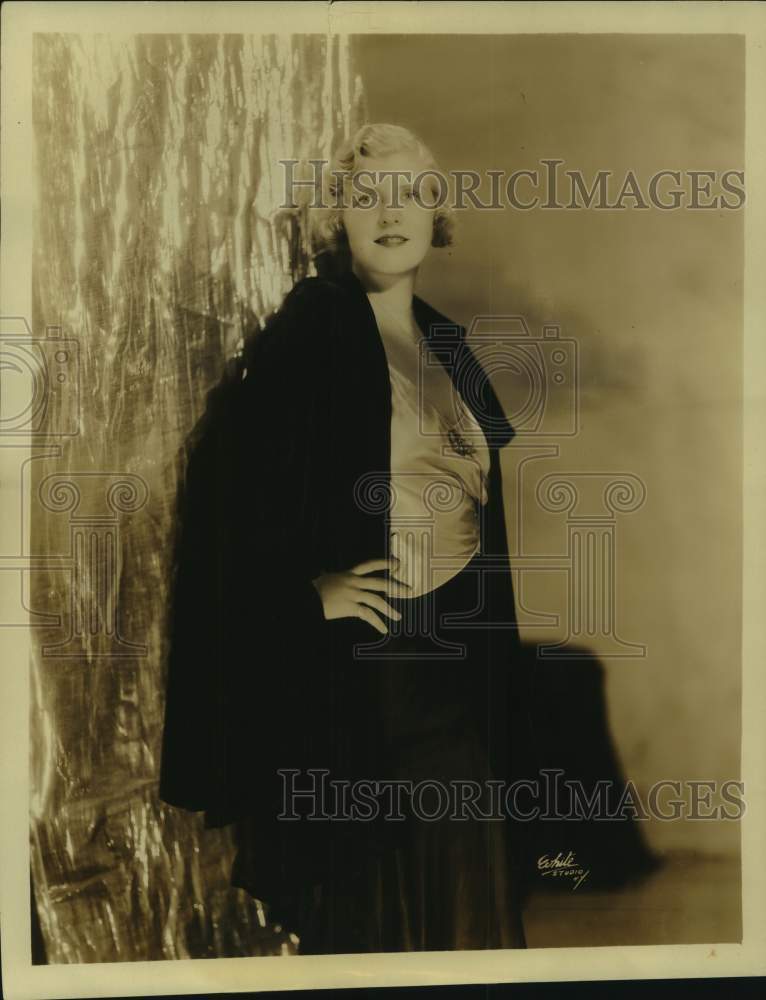 1960 Press Photo Singer Harriet Lee - Historic Images