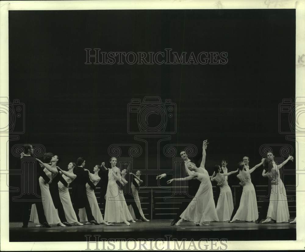 1980 Press Photo Les Grands Ballets Canadiens Dancers Perform &quot;Les Valses&quot; - Historic Images