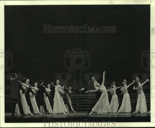 1980 Press Photo Les Grands Ballets Canadiens Dancers Perform "Les Valses" - Historic Images