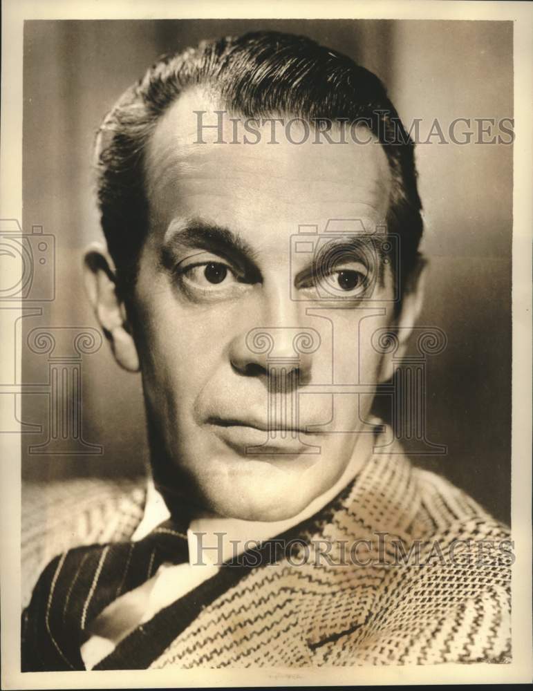 1956 Press Photo Raymond Massey in "Strange hostage," in  "Climax!" - Historic Images
