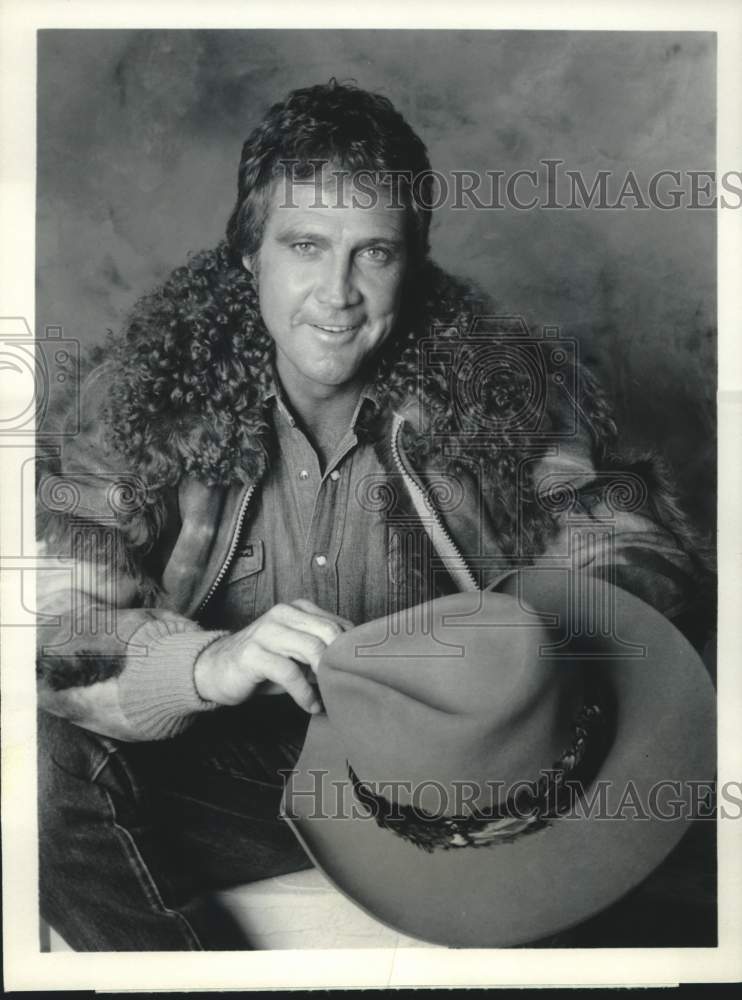 1981 Press Photo Lee Majors in costume for a scene from "The Fall Guy." - Historic Images