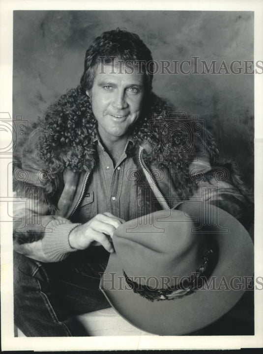 1981 Press Photo Lee Majors in costume for a scene from "The Fall Guy." - Historic Images