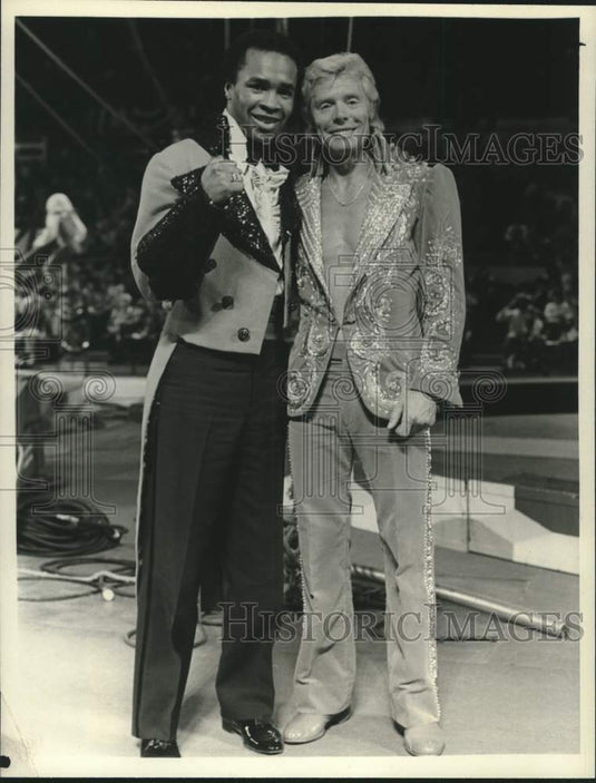 1984 Press Photo Sugar Ray Leonard and Gunter Gebel-Williams in a CBS special. - Historic Images