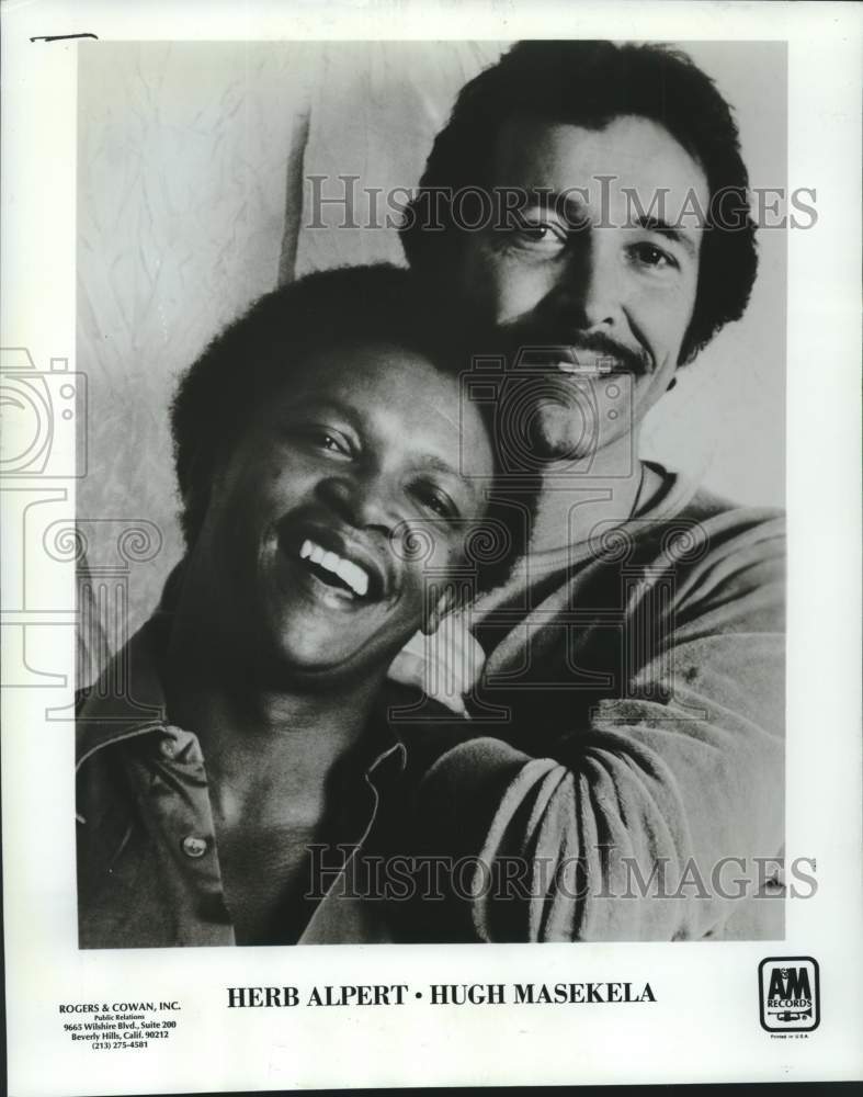 1978 Press Photo Herb Alpert and Hugh Masekela an unusual duo. - Historic Images