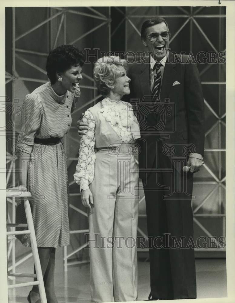 1982 Press Photo Leslie Uggams, Shari Lewis and Peter Marshall on &quot;Fantasy&quot; - Historic Images