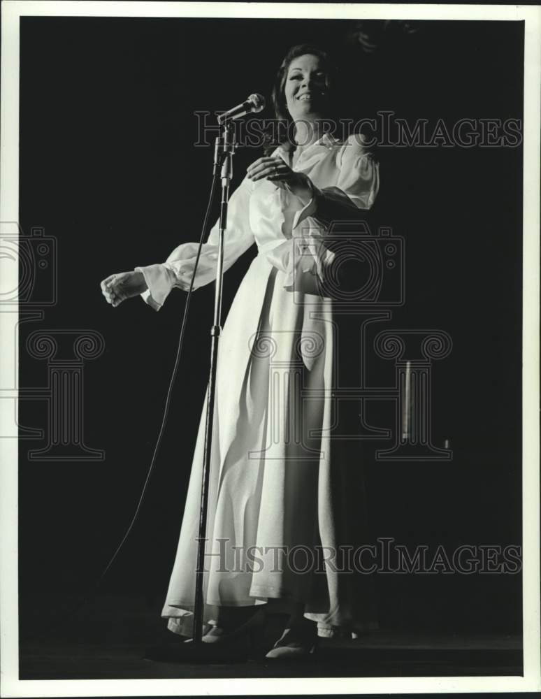 1970 Press Photo Singer Gail Martin, Dean Martin&#39;s Daughter - Historic Images