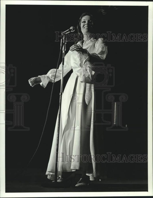 1970 Press Photo Singer Gail Martin, Dean Martin's Daughter - Historic Images