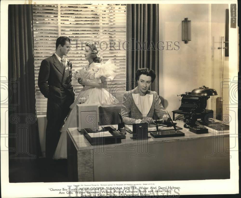 1941 Press Photo Scene from Movie &quot;Glamour Boy&quot; - Historic Images