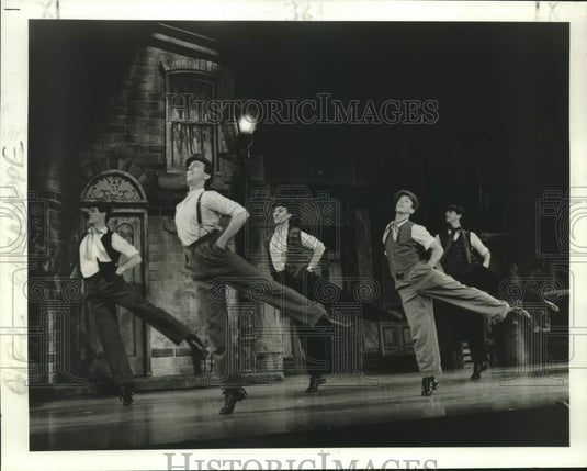 1989 Press Photo Scene from Musical "Me and My Girl" - Historic Images