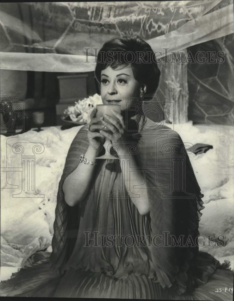 1966 Press Photo Actress Giulietta Masina in &quot;Juliet of the Spirits&quot; - Historic Images