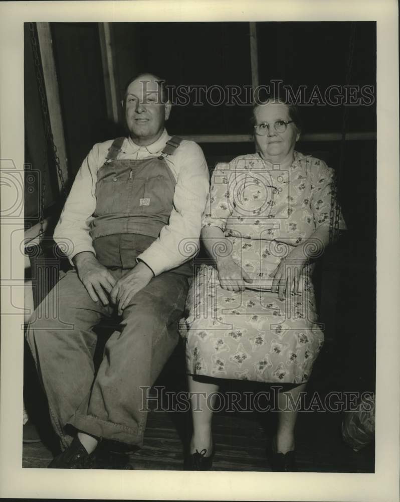 1949 Press Photo Purvis, Mississippi Grocers Mr. &amp; Mrs. H.J. Henderson - Historic Images