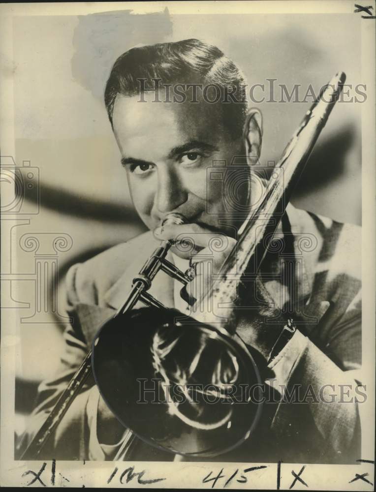 1956 Press Photo Bandleader Russ Morgan dies of a stroke. - Historic Images