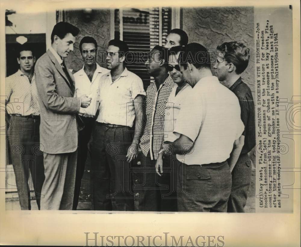 1961 Press Photo John Hooker poses with Cuban committee at Key West, F -  Historic Images