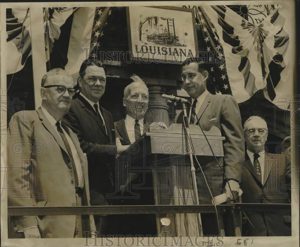 1962 Press Photo Louisiana Statehood Ceremonies participants rally at the podium - Historic Images