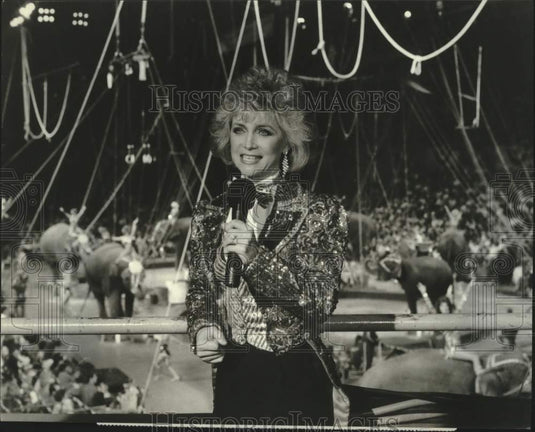 1987 Press Photo Barbara Mandrell, Ringling Brothers & Barnum Bailey Circus. - Historic Images