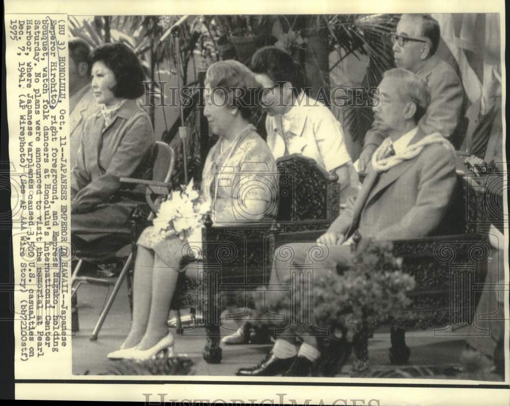 1975 Japanese Emperor Hirohito and Empress Nagako in Hawaii. - Historic Images