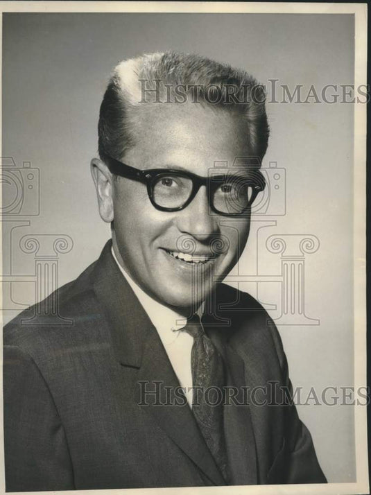 1961 Press Photo Allen Ludden, host of "Password" on CBS Television. - Historic Images