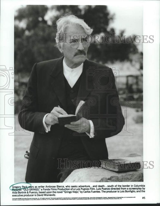 1989 Press Photo Gregory Peck in a scene from "Old Gringo,"  Columbia Pictures. - Historic Images