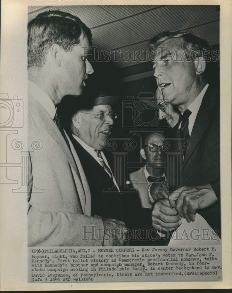 1960 Press Photo Robert Kennedy talking to Governor Robert Meyner, Philadelphia. - Historic Images