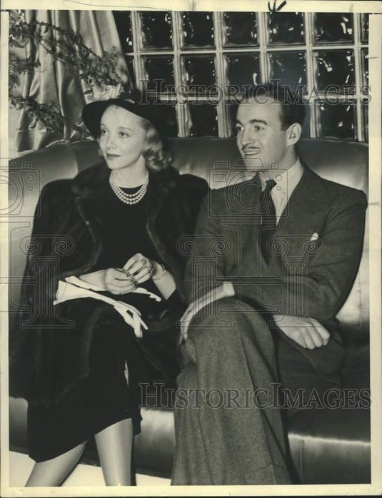 1937 Press Photo Actors Virginia Bruce, David Niven in Trocadero Cafe, Hollywood - Historic Images