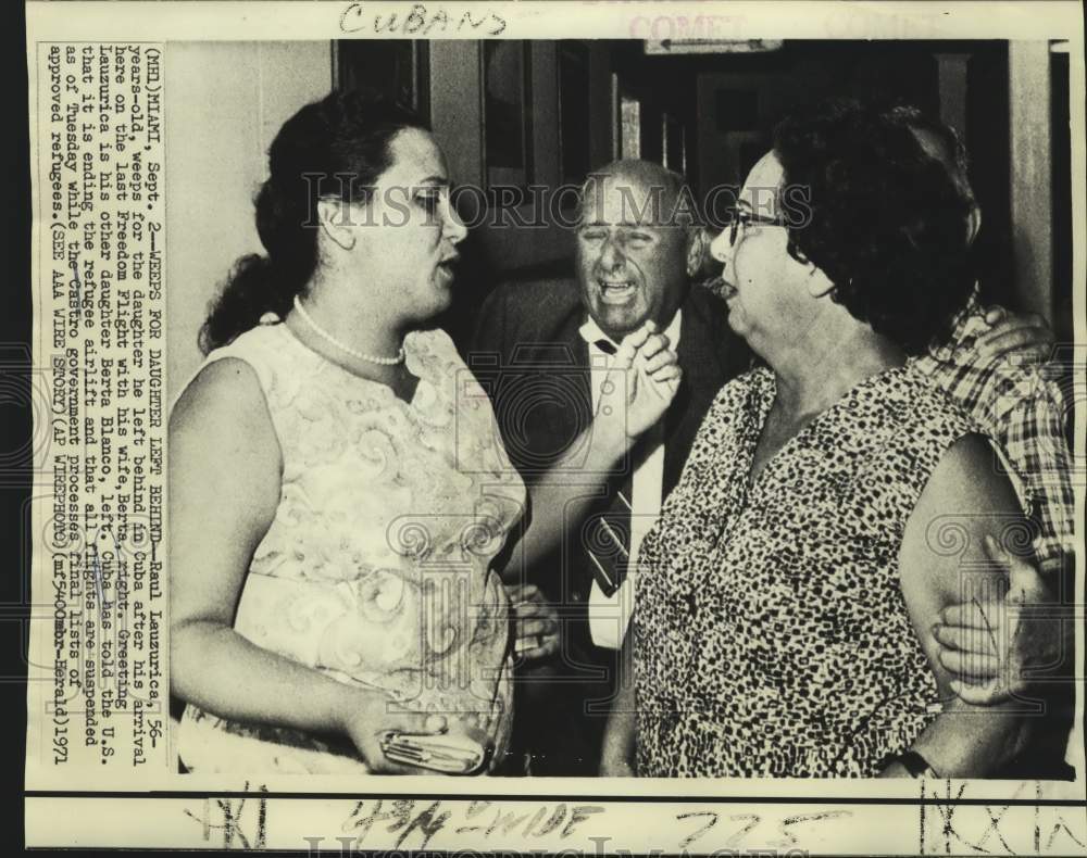 1971 Press Photo Cuban Refugees Grieve Daughter Left in Cuba, Miami - Historic Images